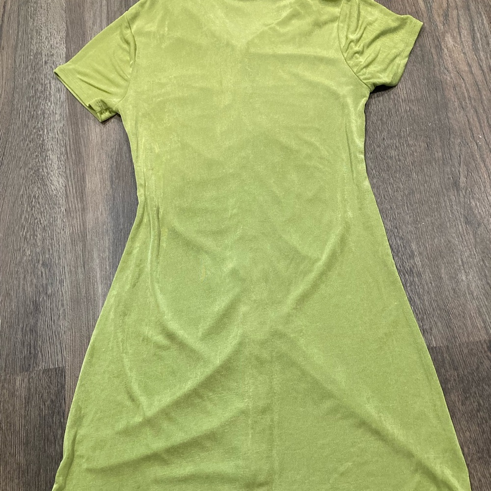 Green Button-Down Ruched Dress - Picture 6 of 7